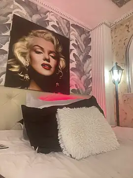 Snapshot of viktoria_davis_ chatting on June 30, 11:27 pm viktoria davis online show from June 30, 11:27 pm