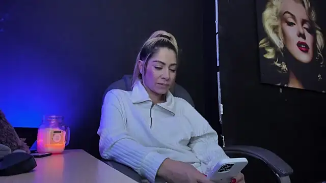 viktoria davis  online show from September 18, 10:35 pm