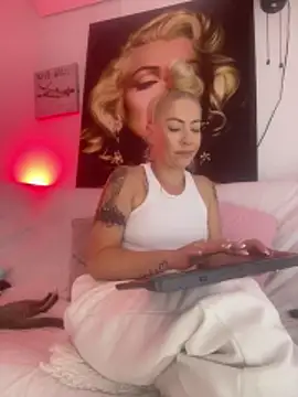 viktoria davis  online show from May 28, 10:04 pm
