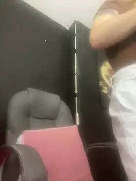 Snapshot of viktoria_davis_ chatting on February 28, 11:15 pm viktoria davis online show from February 28, 11:15 pm