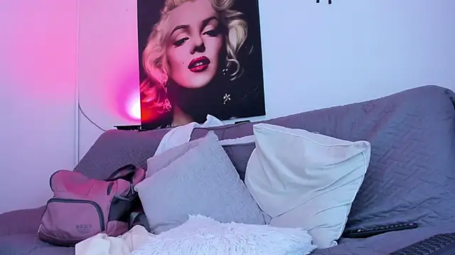 Snapshot of viktoria_davis_ chatting on June 20, 12:59 am viktoria davis online show from June 20, 12:59 am