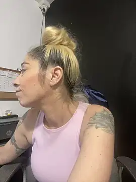 viktoria davis  online show from March 21, 12:40 am