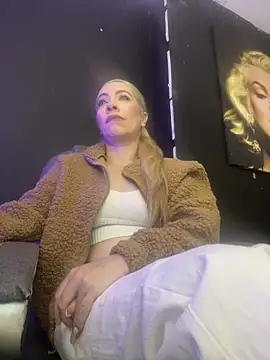 viktoria davis  online show from October 11, 10:55 pm