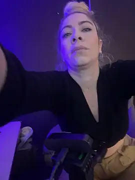 viktoria davis  online show from March 6, 11:42 pm