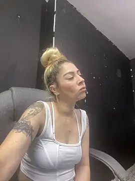 viktoria davis  online show from March 11, 9:48 pm