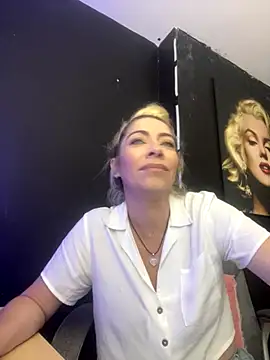 viktoria davis  online show from December 5, 12:21 am