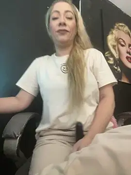 Snapshot of viktoria_davis_ chatting on January 18, 9:40 pm viktoria davis online show from January 18, 9:40 pm