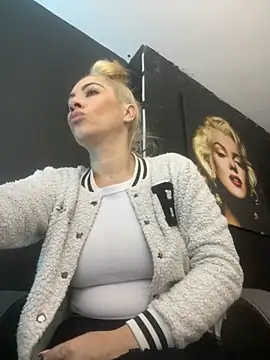 viktoria davis  online show from October 4, 10:55 pm