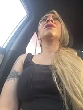 Snapshot of viktoria_davis_ chatting on July 17, 10:29 pm viktoria davis online show from July 17, 10:29 pm