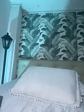 viktoria davis  online show from March 21, 12:01 am