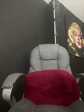 viktoria davis  online show from May 3, 9:29 pm