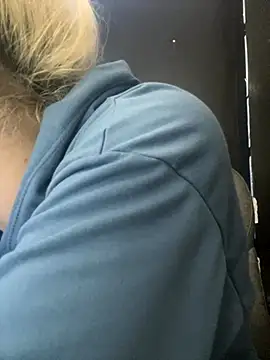 viktoria davis  online show from December 3, 11:36 pm