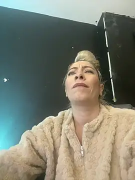 Snapshot of viktoria_davis_ chatting on February 1, 10:52 pm viktoria davis online show from February 1, 10:52 pm