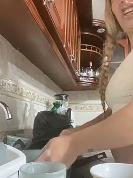 Snapshot of viktoria_davis_ chatting on February 8, 1:03 am viktoria davis online show from February 8, 1:03 am