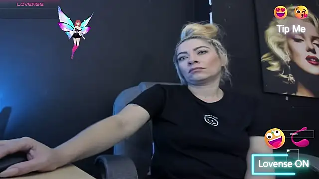 viktoria davis  online show from November 6, 10:58 pm