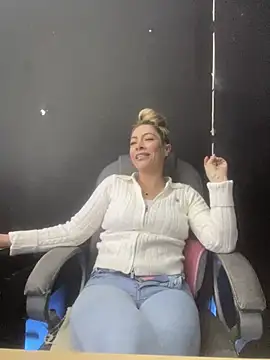 Snapshot of viktoria_davis_ chatting on February 8, 10:18 pm viktoria davis online show from February 8, 10:18 pm