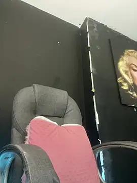 viktoria davis  online show from March 5, 10:05 pm