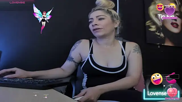 viktoria davis  online show from November 14, 10:35 pm