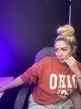 viktoria davis  online show from November 21, 11:48 pm