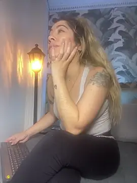 viktoria davis  online show from April 13, 11:20 pm