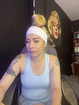 viktoria davis  online show from November 18, 11:59 pm