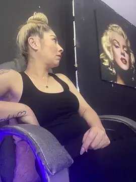 Snapshot of viktoria_davis_ chatting on February 25, 10:31 pm viktoria davis online show from February 25, 10:31 pm