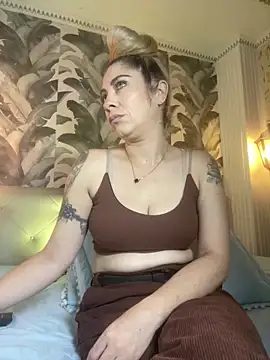 viktoria davis  online show from April 8, 11:17 pm