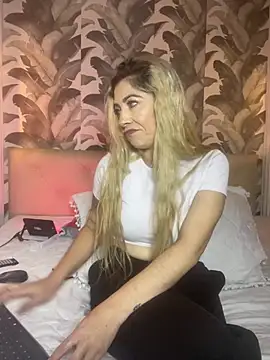 viktoria davis  online show from March 31, 10:12 pm