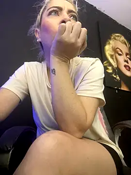 viktoria davis  online show from October 31, 9:54 pm