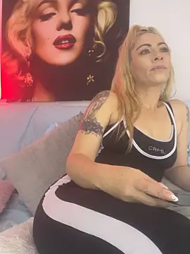 Snapshot of viktoria_davis_ chatting on June 11, 12:32 am viktoria davis online show from June 11, 12:32 am