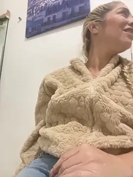 Snapshot of viktoria_davis_ chatting on February 3, 12:54 am viktoria davis online show from February 3, 12:54 am