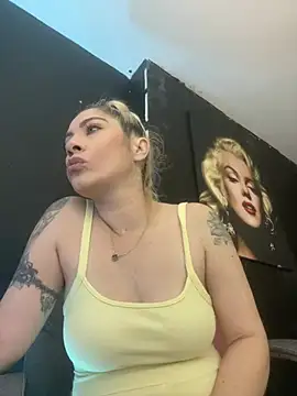 Snapshot of viktoria_davis_ chatting on February 16, 9:45 pm viktoria davis online show from February 16, 9:45 pm