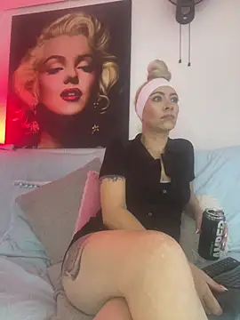 Snapshot of viktoria_davis_ chatting on June 5, 12:15 am viktoria davis online show from June 5, 12:15 am