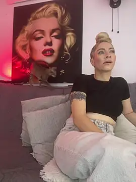 Snapshot of viktoria_davis_ chatting on June 20, 8:36 pm viktoria davis online show from June 20, 8:36 pm