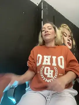 viktoria davis  online show from March 4, 10:17 pm