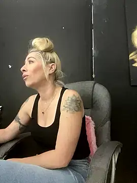 viktoria davis  online show from January 7, 9:42 pm