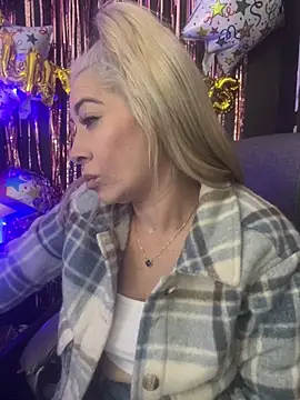 viktoria davis  online show from December 19, 11:40 pm