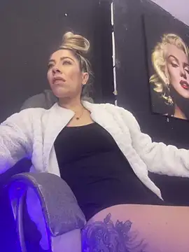 viktoria davis  online show from March 14, 12:05 am