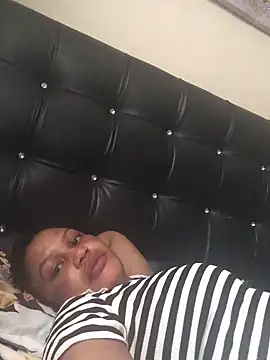 Snapshot of JuicyMummie chatting on January 23, 4:04 pm JuicyMummie online show from January 23, 4:04 pm