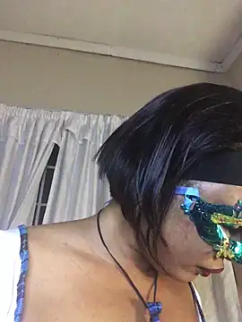 Snapshot of JuicyMummie chatting on January 27, 7:35 pm JuicyMummie online show from January 27, 7:35 pm