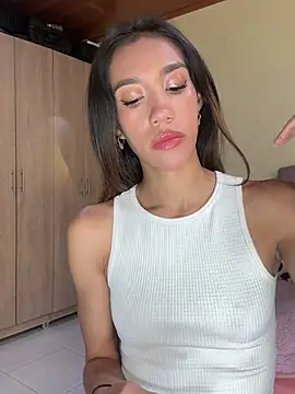 Snapshot of zoe_storm chatting on June 11, 11:46 pm zoe storm online show from June 11, 11:46 pm
