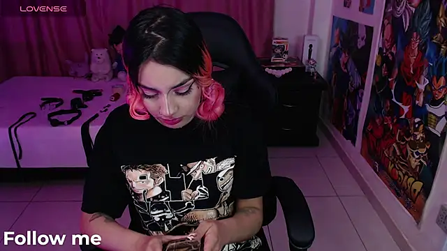 Snapshot of lily3_4 chatting on January 21, 5:05 am lily3 4 online show from January 21, 5:05 am