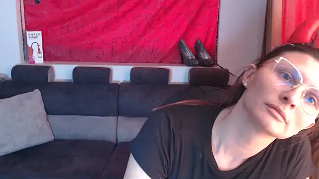 sachaclinford online show from October 15, 6:05 pm