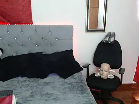 sachaclinford online show from February 6, 6:15 pm