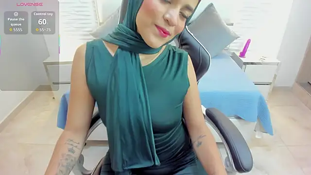 Snapshot of Zulema_hamdi chatting on October 17, 11:56 am Zulema hamdi online show from October 17, 11:56 am