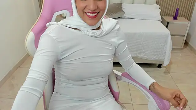 Snapshot of Zulema_hamdi chatting on March 18, 9:23 am Zulema hamdi online show from March 18, 9:23 am