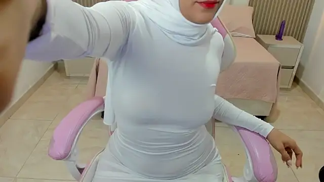 Snapshot of Zulema_hamdi chatting on March 12, 6:18 am Zulema hamdi online show from March 12, 6:18 am