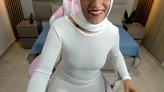 Snapshot of Zulema_hamdi chatting on February 26, 5:42 pm Zulema hamdi online show from February 26, 5:42 pm