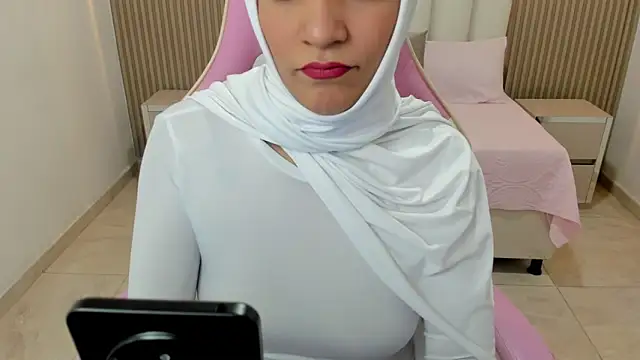 Snapshot of Zulema_hamdi chatting on March 10, 2:17 am Zulema hamdi online show from March 10, 2:17 am