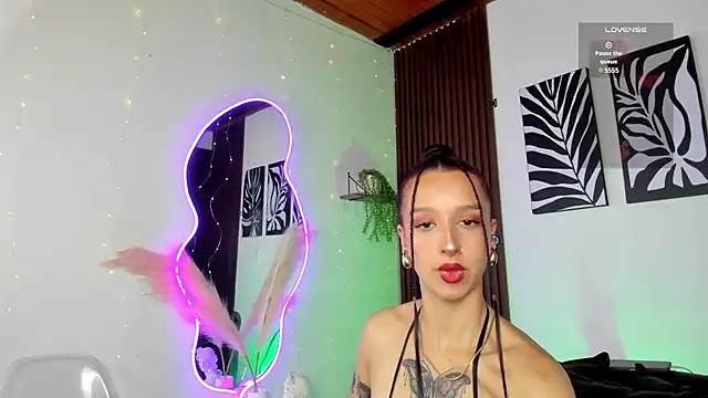 Snapshot of Georgina_caruso chatting on February 13, 8:03 pm Georgina caruso online show from February 13, 8:03 pm